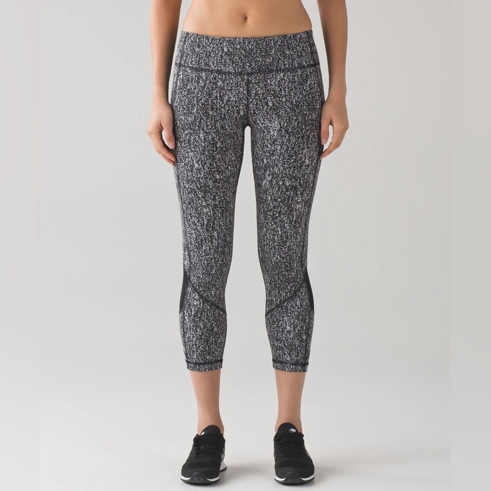 Lululemon Pace Rival Crop (19") Power Luxtreme Suited Jacquard Black White